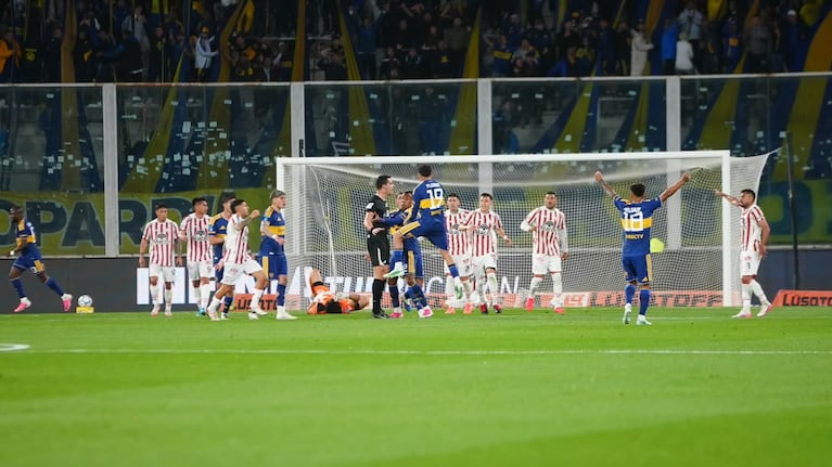 El blooper de Ledesma con Alarcón y el gol de Valencia para el 1 a 1 de Boca ante Instituto