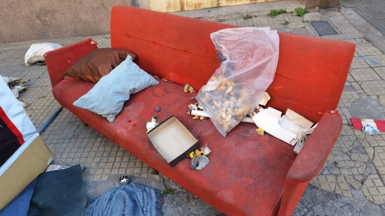 Descartaron basura al frente de la casa de Barrelier