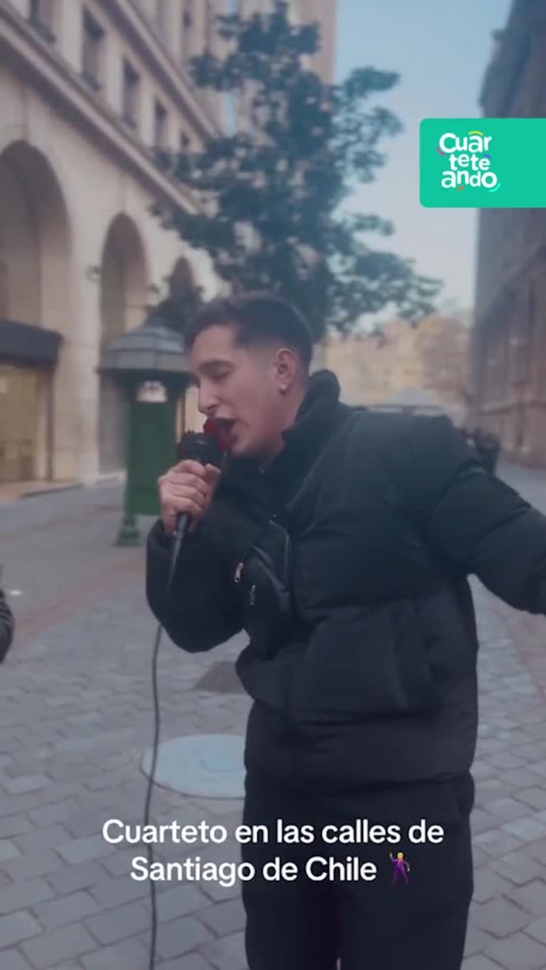 Ulises sonando en las calles de Chile
