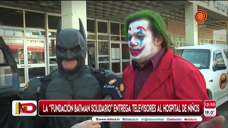 La movida solidaria del Batman cordobés junto al Guasón en el Hospital de Niños