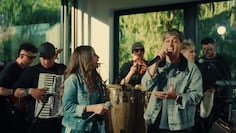 Magui Olave presentó "Por primera vez" junto a Joaco de DesaKTa2