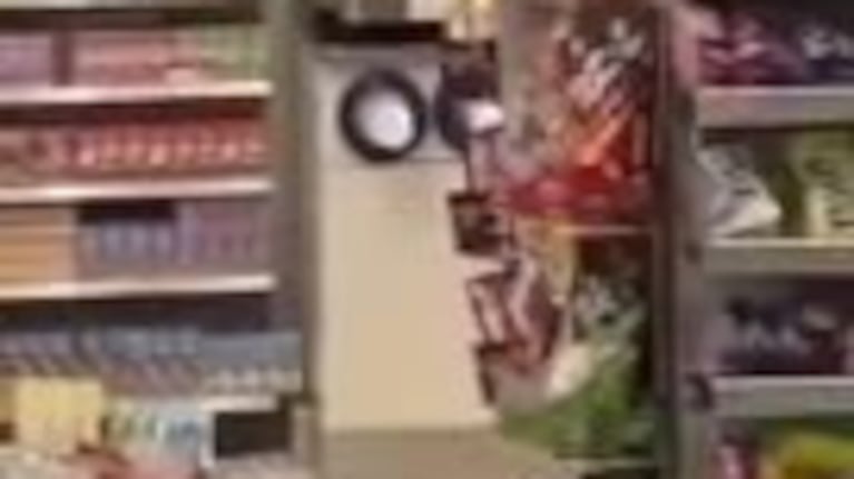 Un lagarto gigante irrumpió en un supermercado de Tailandia
