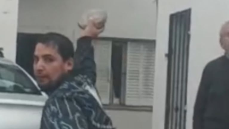 Fueron a arreglar una heladera y los atacaron a tiros