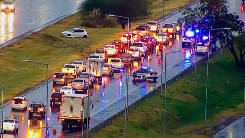 Camión casi choca en Circunvalación