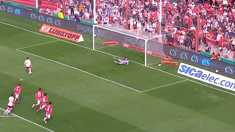 El gol de Alex Luna que puso el 1 a 0 para Instituto ante Argentinos Juniors