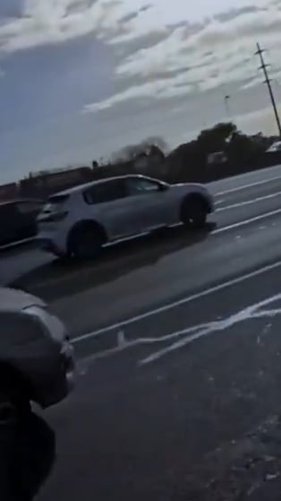 Pasó por la banquina, lo frenaron y quiso sobornar a un agente: “Podrido de los vivarachos”