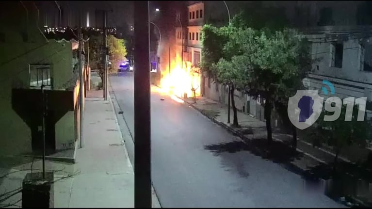 El video del auto robado que chocó, se incendió y explotó