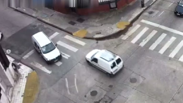 Así fue la frenética carrera en contramano del conductor que atropelló y chocó en el centro