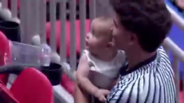 Julián Álvarez y el reencuentro con su bebé tras el partido de Argentina frente a Egipto