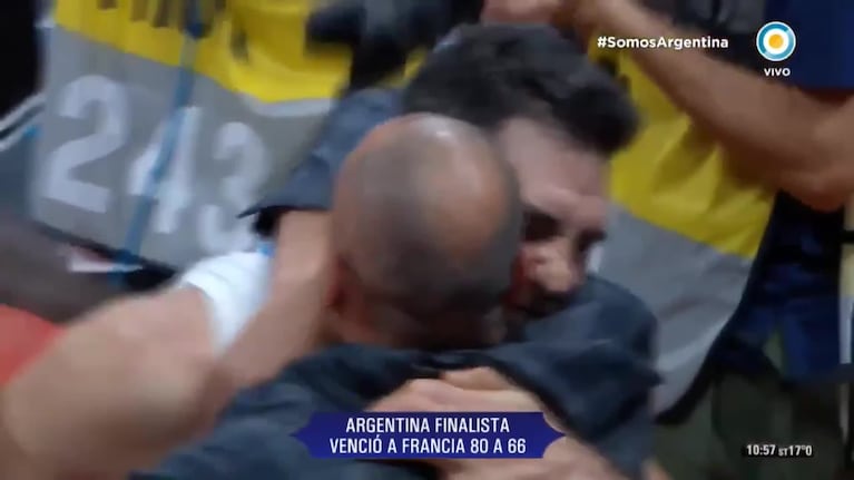 El abrazo del alma entre Scola y Ginóbili