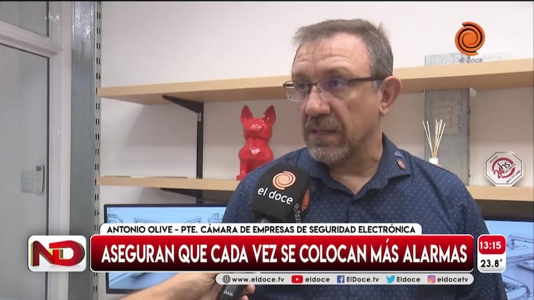 Le robaron la mochila cuando se bajaba del auto