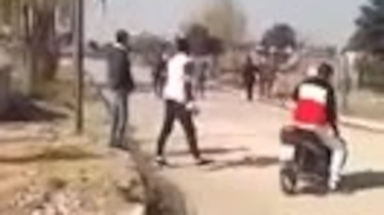 A los tiros y aplausos, despidieron al ladrón asesinado