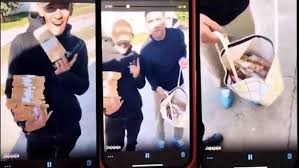 Bebelo con un arma y fajos de plata