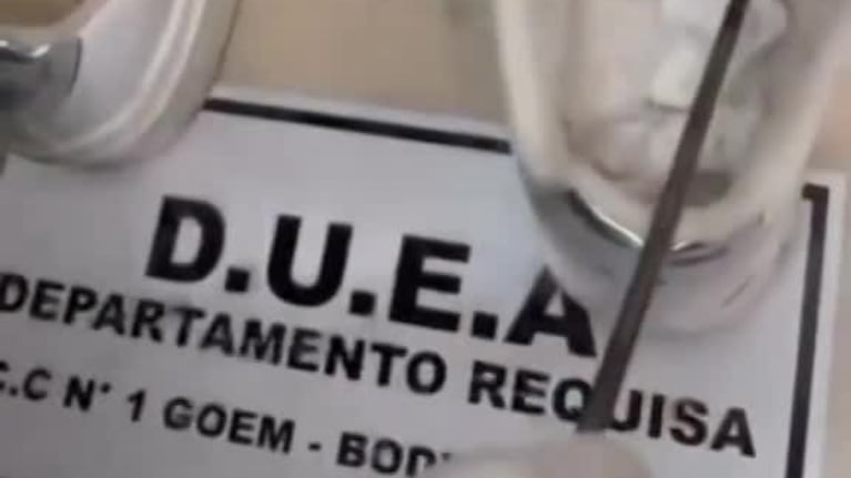 Controlaron unas zapatillas en la cárcel de Bouwer y encontraron droga escondida en el calzado