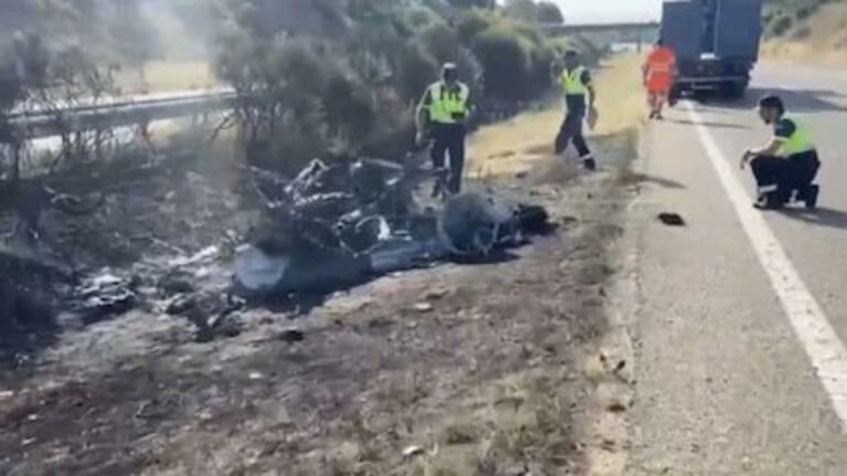 Así quedó el auto de Diogo Jota luego de incendiarse a un costado de la ruta
