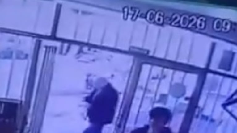 Jubilado con un hacha y a los tiros en una panadería