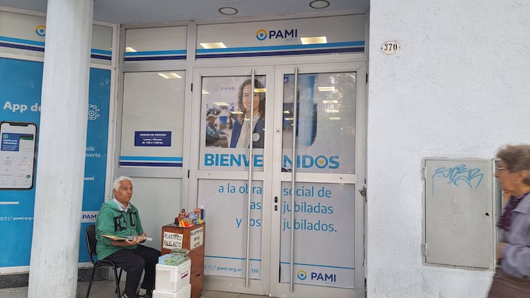 “Que nos sepulten”: la angustia de los jubilados por el nuevo recorte del Pami en medicamentos