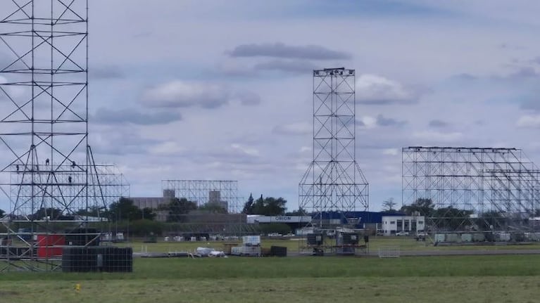 El Doce recorrió en carrito el predio de FAdeA donde León XIV dará la misa