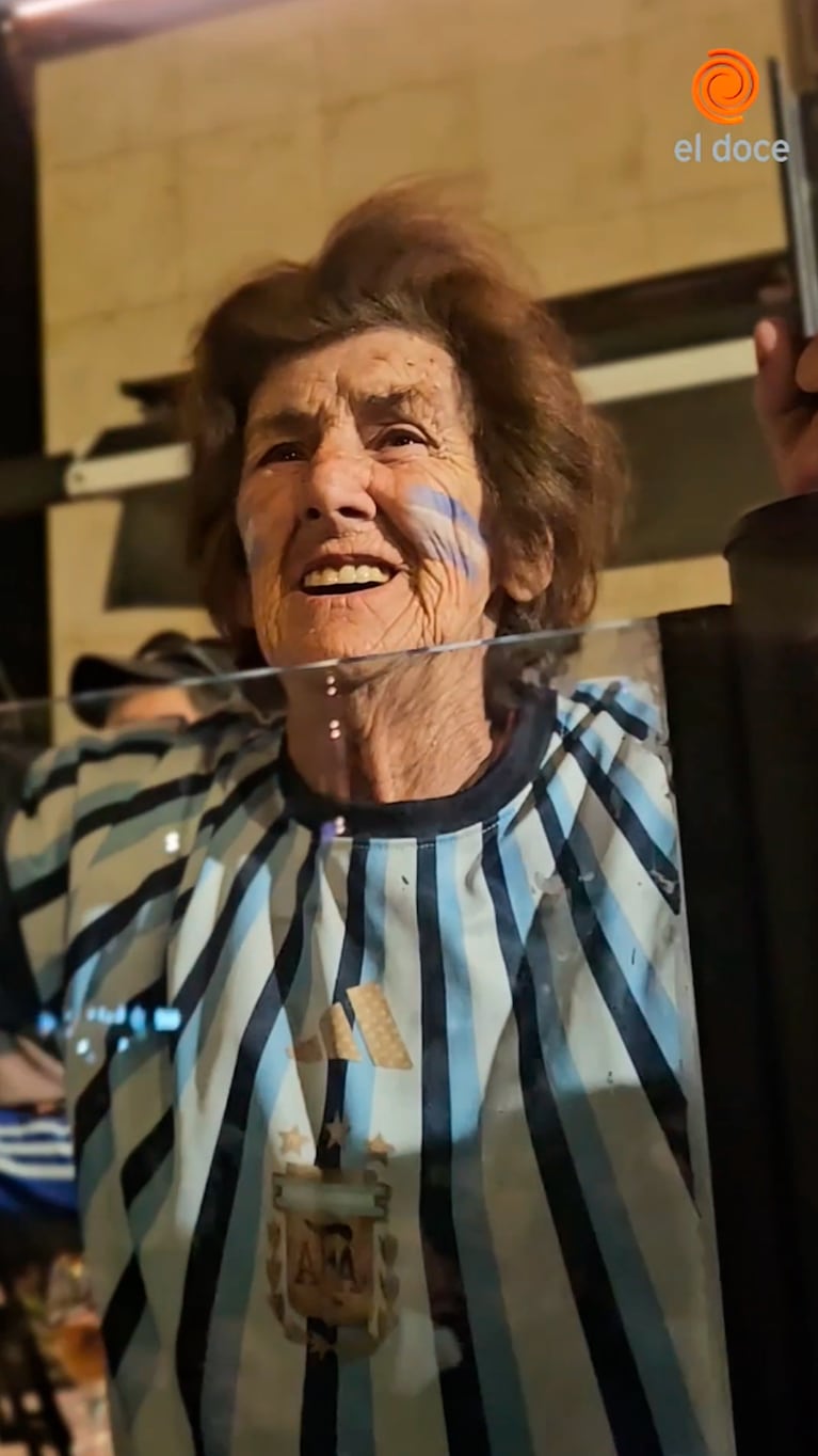 “Abuela la la la”: la mujer que se llevó la ovación en Córdoba