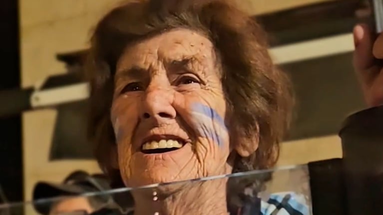 “Abuela la la la”: la mujer que se llevó la ovación en Córdoba