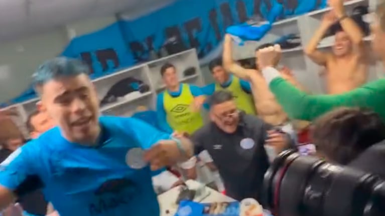 Festejo en el vestuario del Belgrano finalista