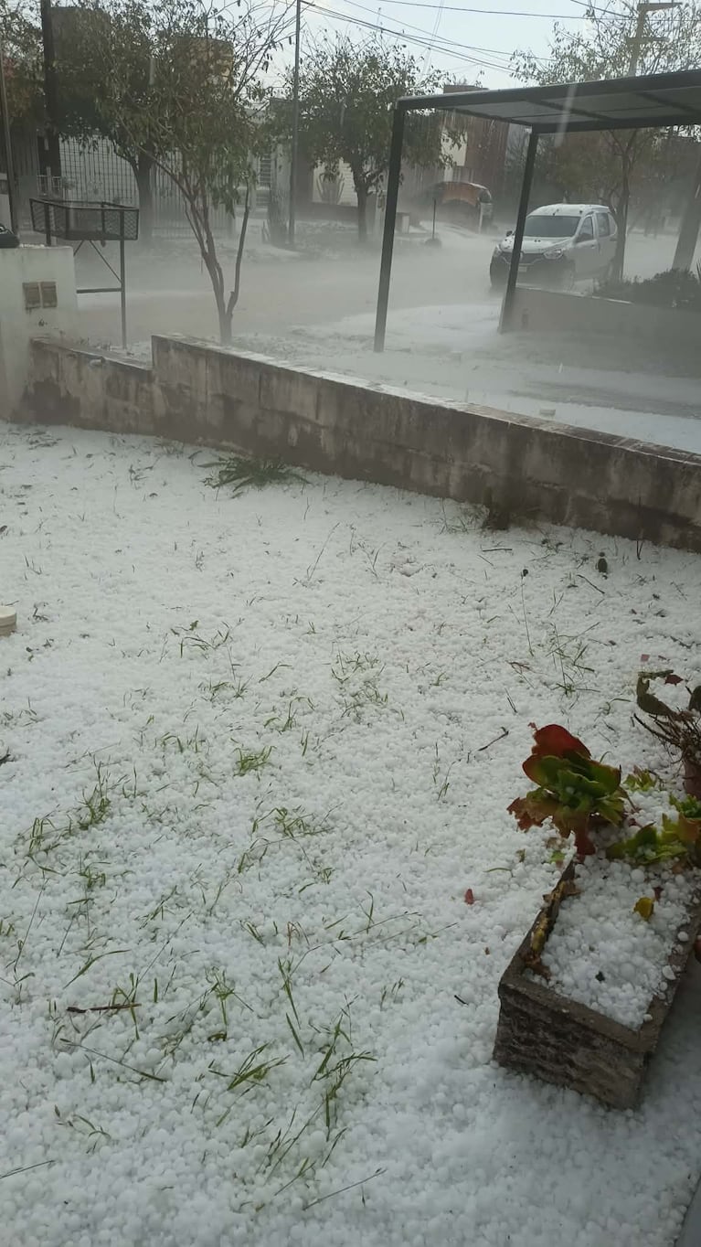 Impactante caída de granizo en Córdoba