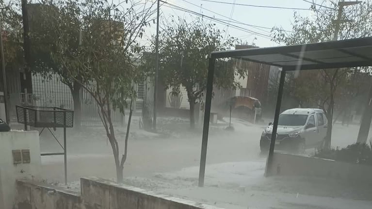 Impactante caída de granizo en Córdoba