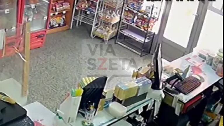 Echó a un ladrón de su kiosco a palazos