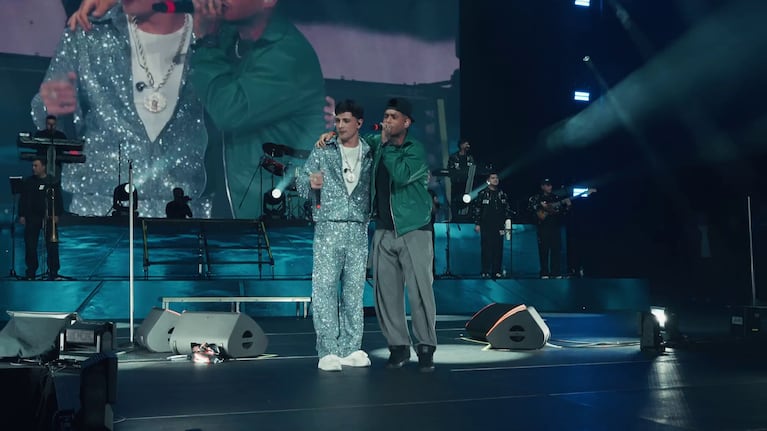 DesaKTa2 y Ulises Bueno estrenaron “No puedo fingirlo” desde el Movistar Arena