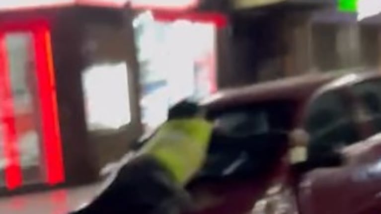 Arrastró cinco cuadras a un inspector en Nueva Córdoba