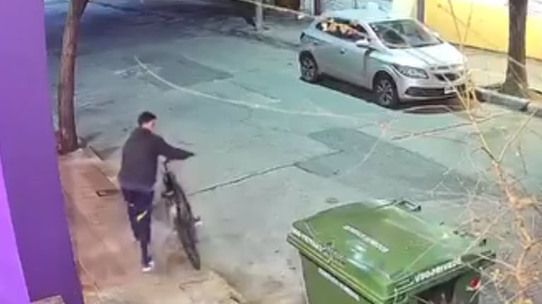Así fue el robo de una bici moto en pleno Nueva Córdoba