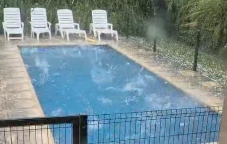 Video: fuerte granizada y lluvia sorpresiva golpearon barrios del norte de Córdoba  