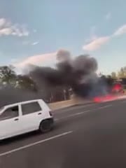 Explotó un auto en la Panamericana 