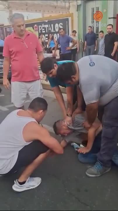 Intentó abrir un auto, lo vieron y fue atrapado por vecinos y comerciantes del Mercado Norte