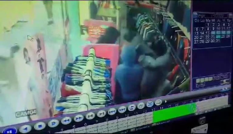 El robo piraña en una tienda de Cosquín