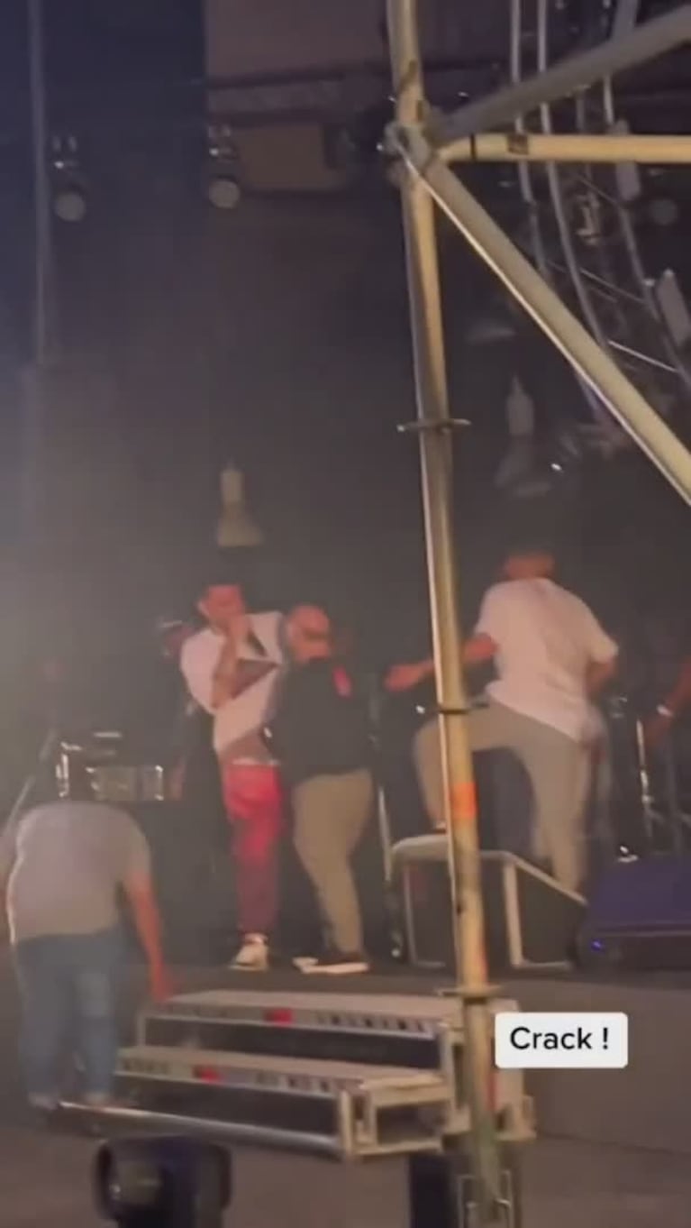 Gonzalito tropezó en pleno show de Q' Lokura y se levantó como un rey