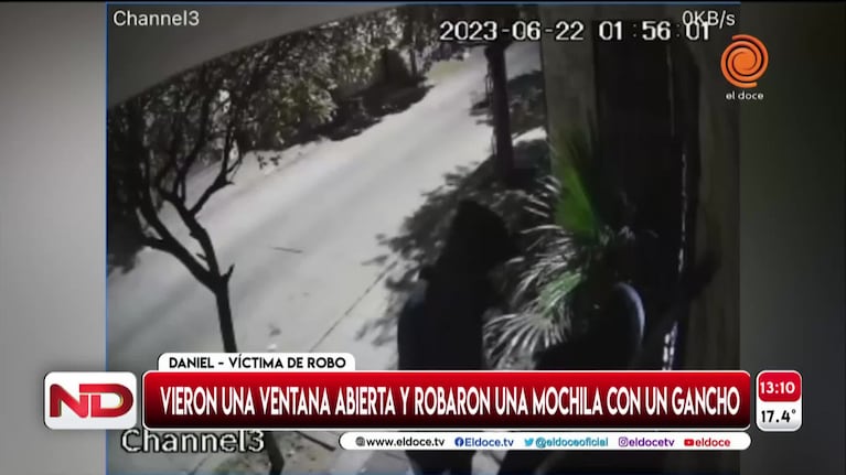 Dejó la ventana abierta y le robaron la mochila con un gancho