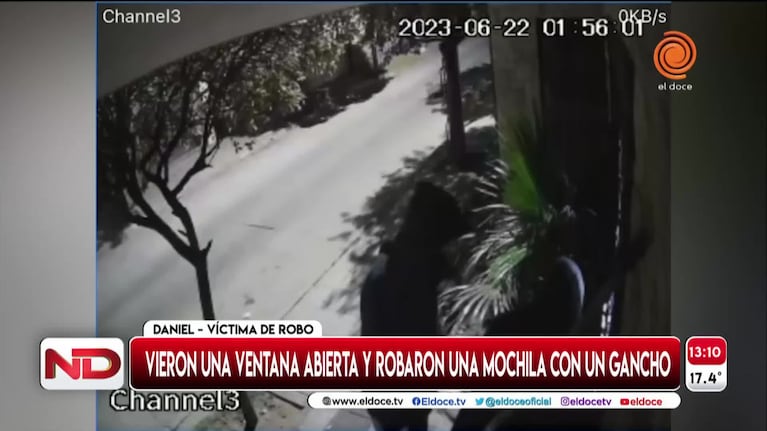 Dejó la ventana abierta y le robaron la mochila con un gancho