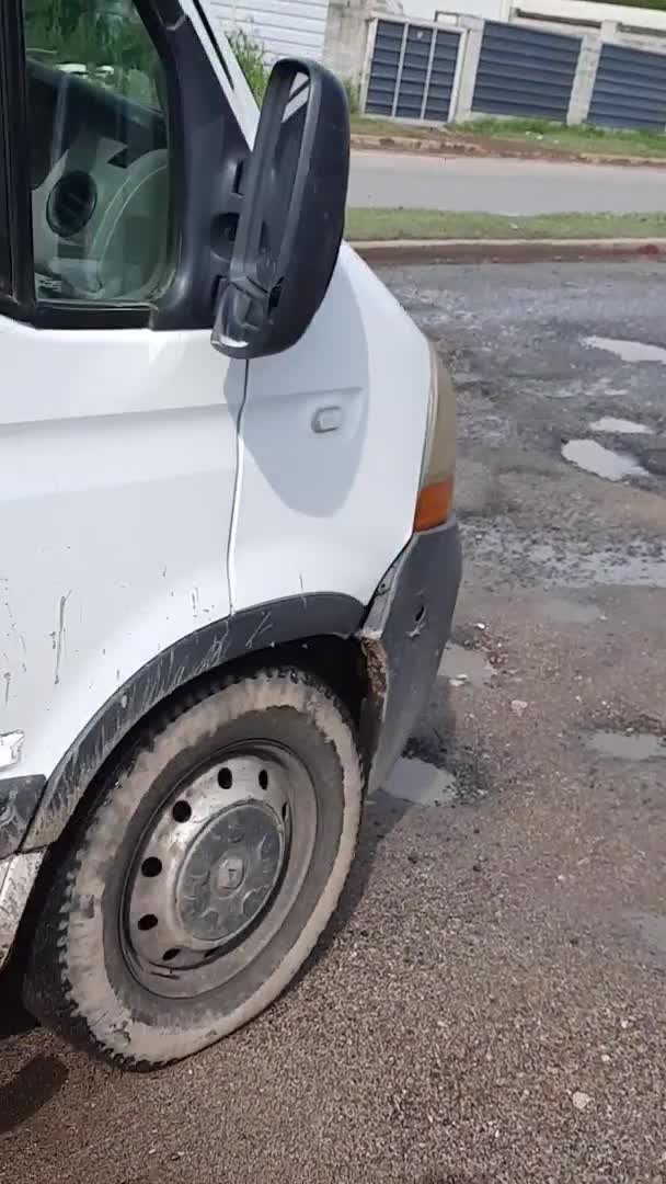 Baches y control ITV, todo en una cuadra