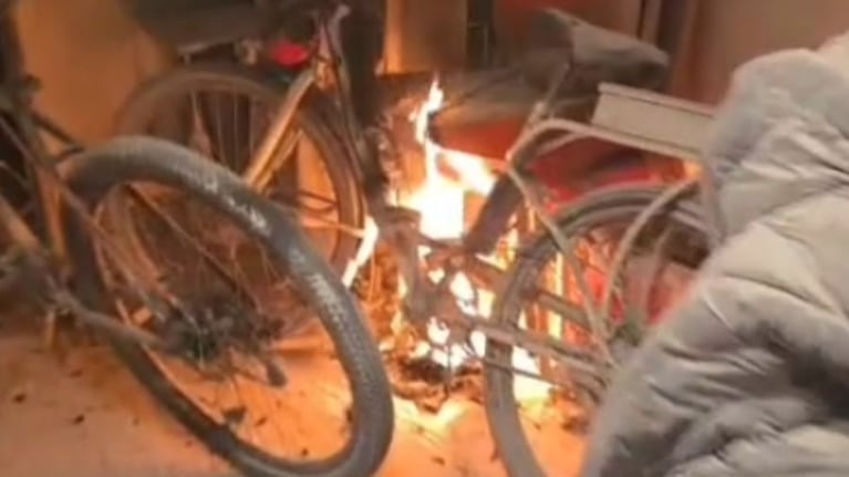 Una bici eléctrica se prendió fuego en un departamento de Nueva Córdoba y hubo evacuados