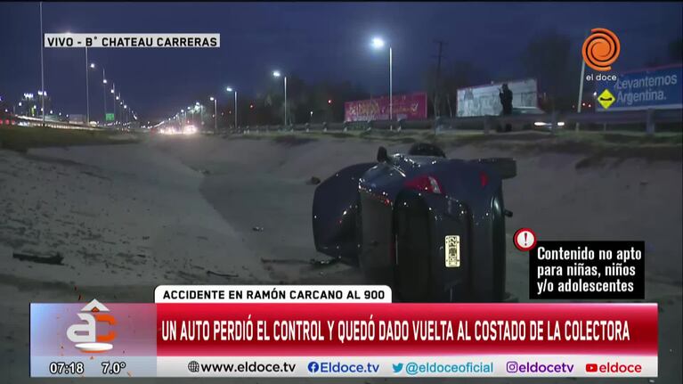Perdió el control y quedó dado vuelta al costado de colectora