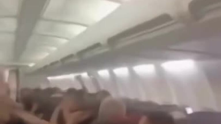 Avión de pasajeros perdió el techo en pleno despegue
