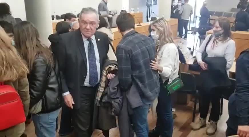 El abrazo de Marcelo y Facundo Macarrón en el final del juicio