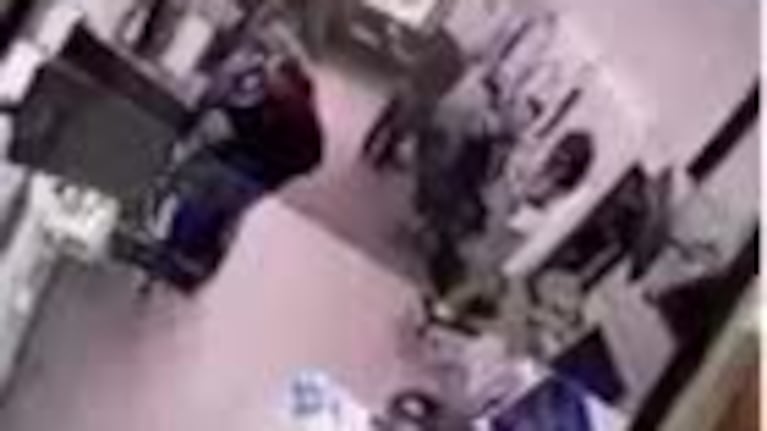 Un adolescente de 15 años mató de una puñalada a un joven en una barbería