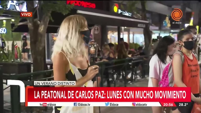 Turistas coparon la peatonal de Carlos Paz en una noche de calor extremo