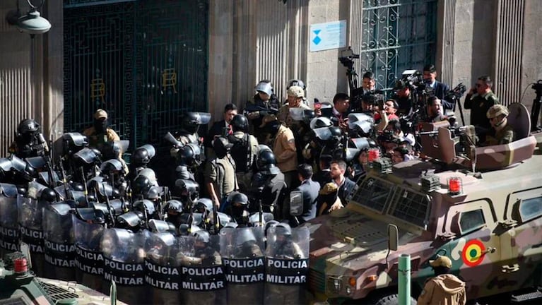 Tensión en Bolivia: el presidente denunció un intento de golpe de Estado y detuvieron al jefe del Ejército