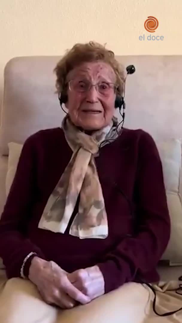 Abuela emocionada por escuchar la voz de padre después de 30 años