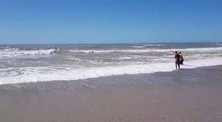 Rescate de dos nenas en el mar