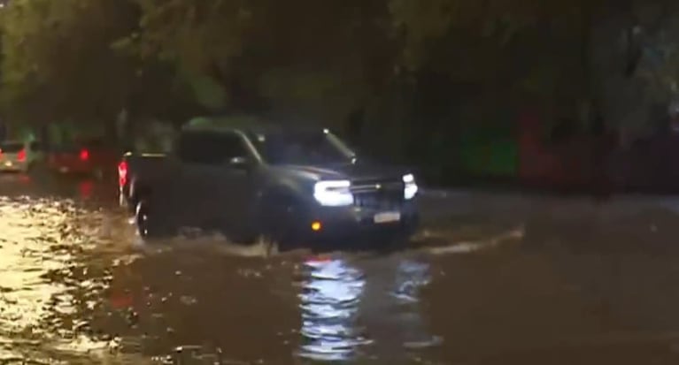 Caos en avenida Caraffa tras la tormenta en Córdoba: el drama de los vecinos