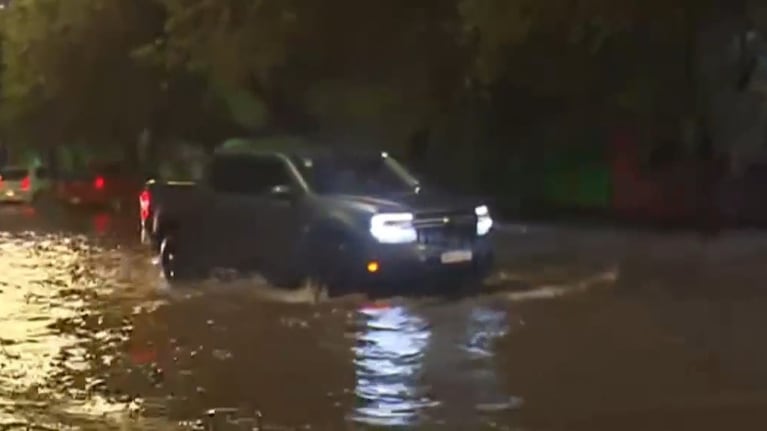Caos en avenida Caraffa tras la tormenta en Córdoba: el drama de los vecinos